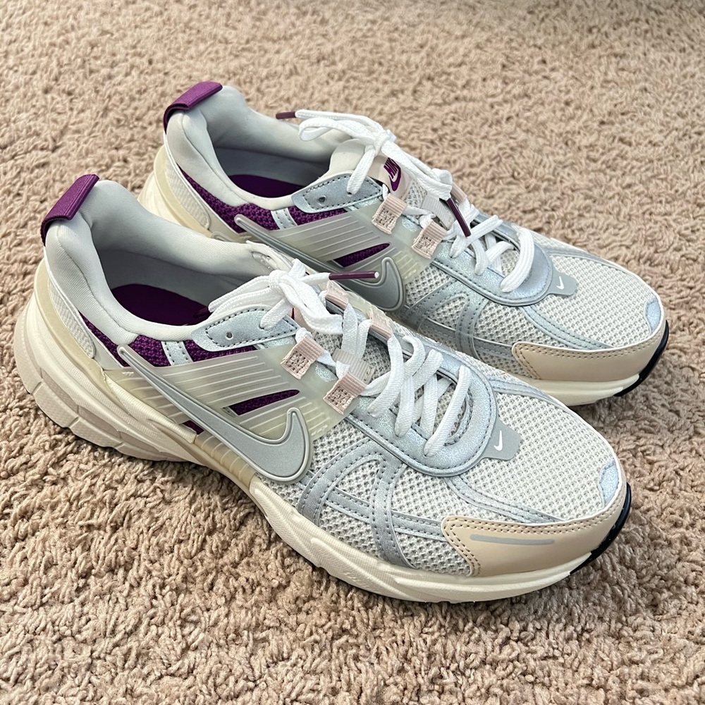 NEW Nike V2K sneakers - Picture 1 of 5